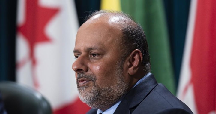 Saskatchewan’s chief medical health officer addresses emails with health minister